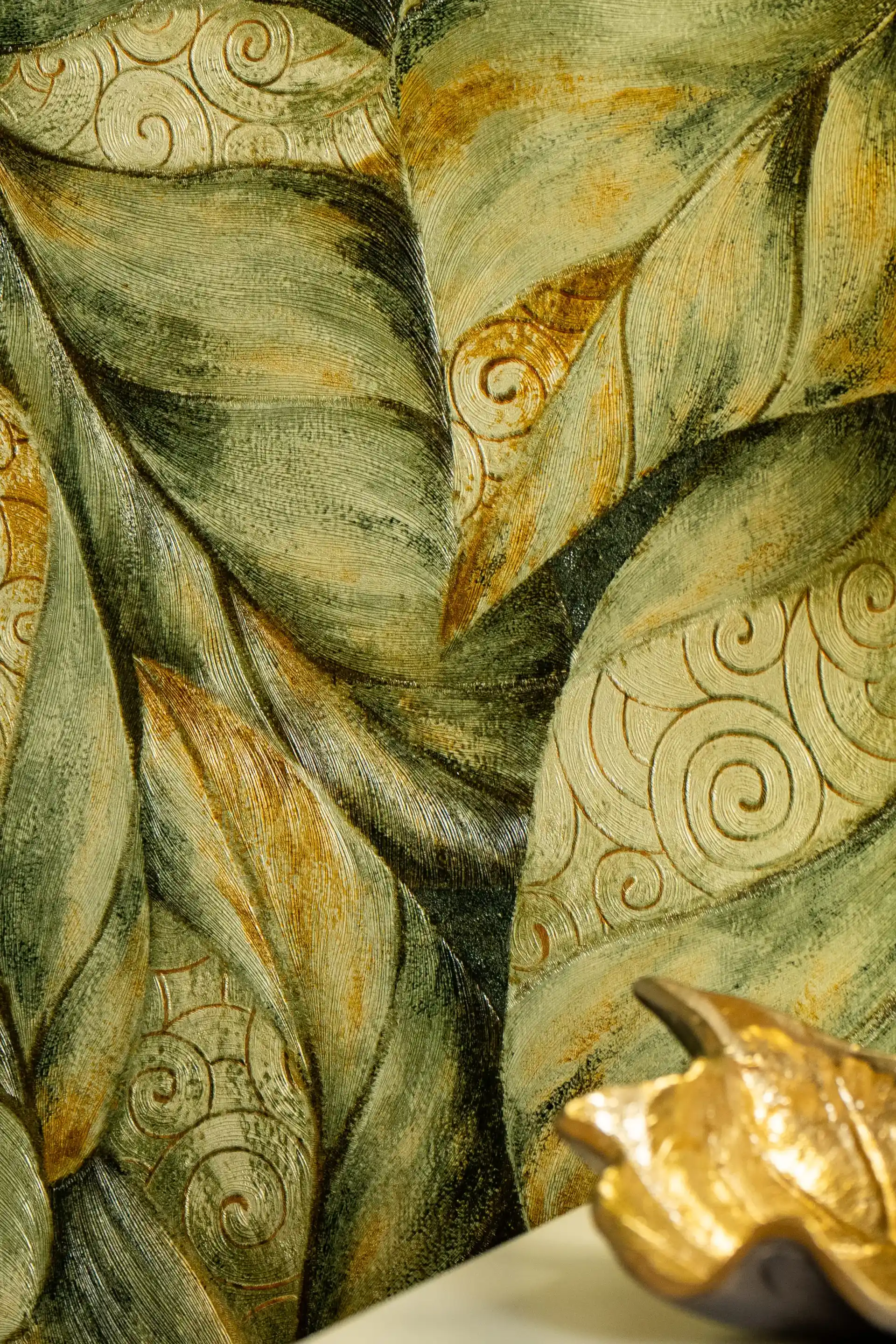 Embossed Green and Gold Leaves Wallpaper with Swirl Pattern for Walls