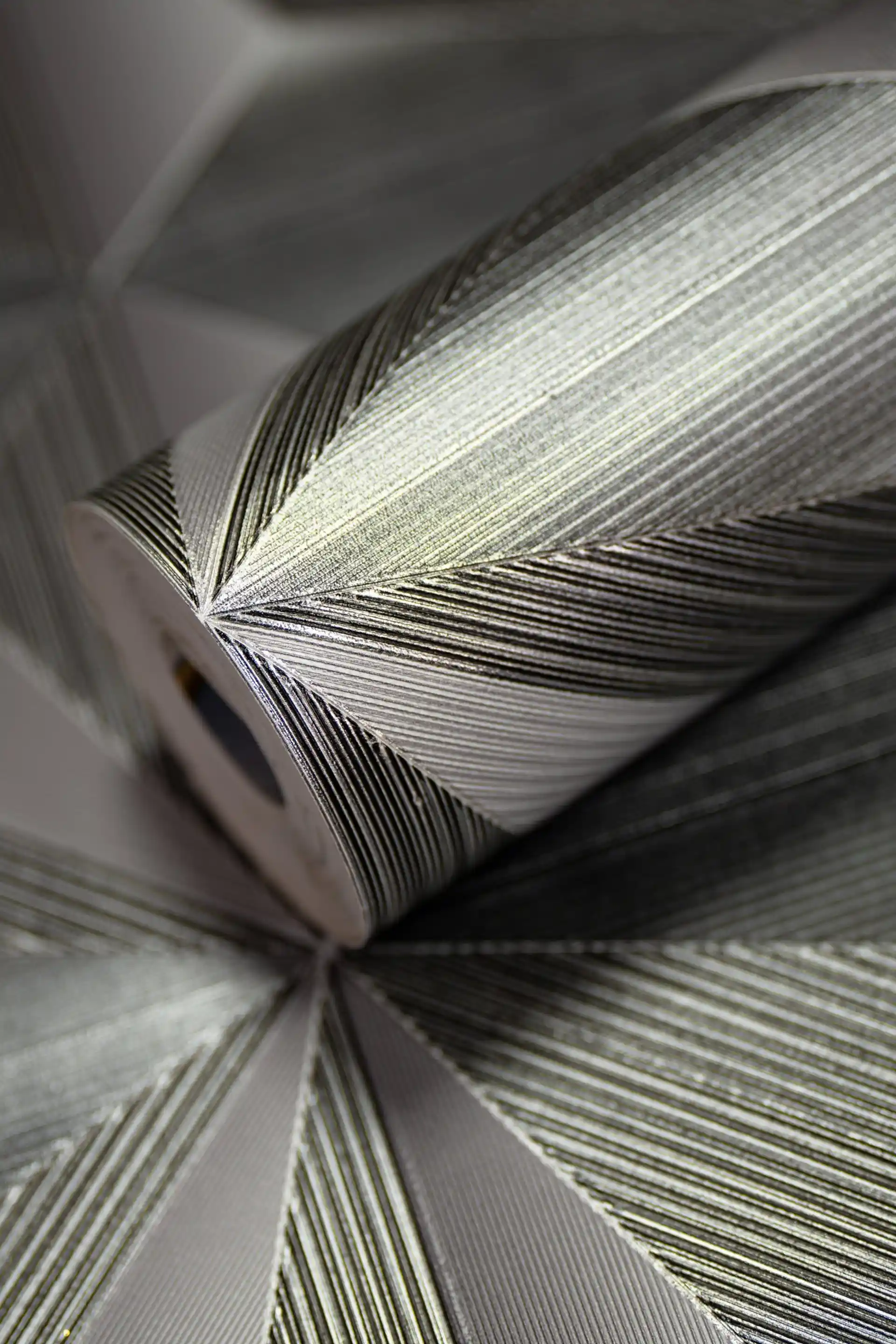 3D Geometric Fan Pattern Wallpaper with Silver Shimmer