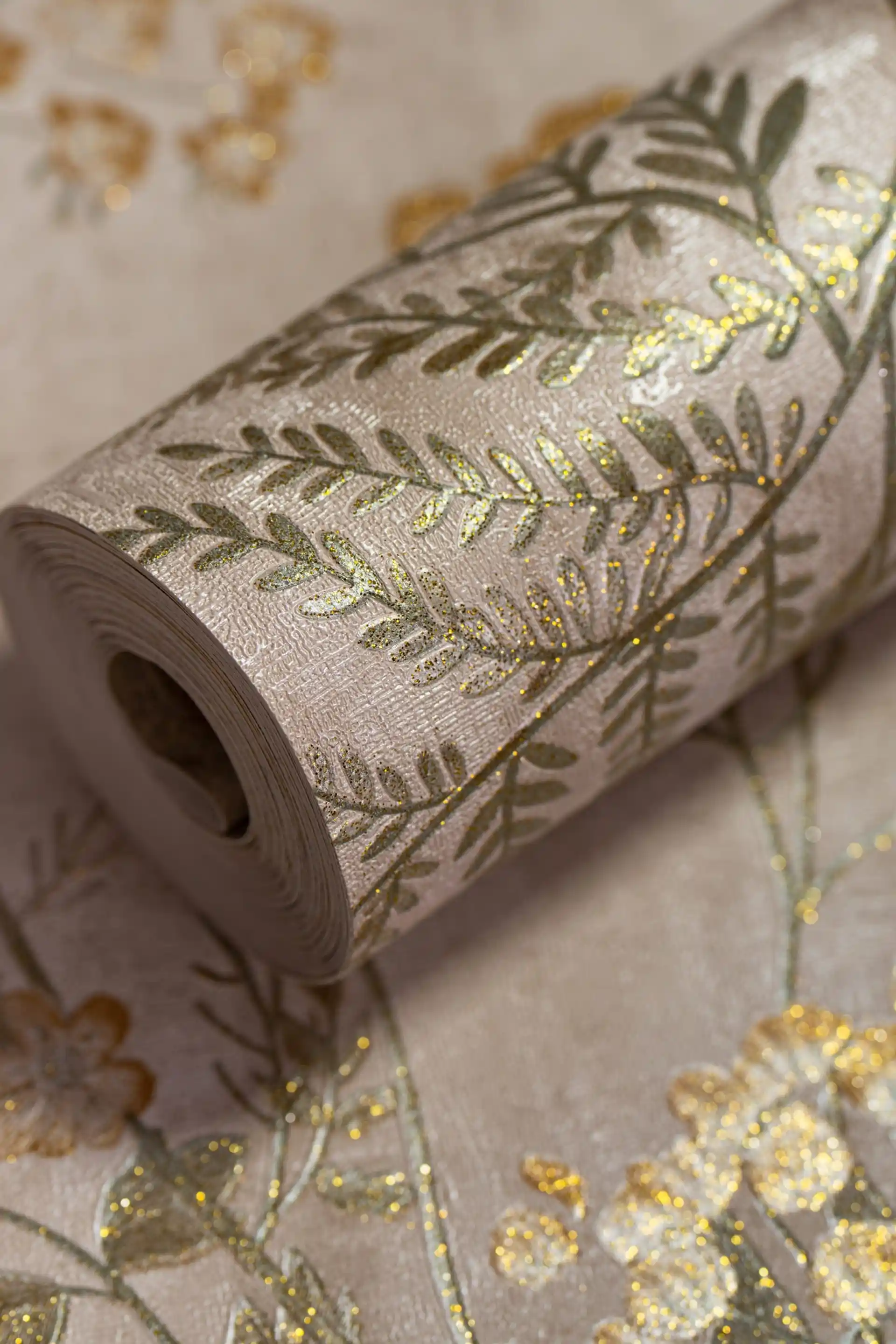 Vintage Botanical Medow Wallpaper with Gold Accent on Beige Wallpaper