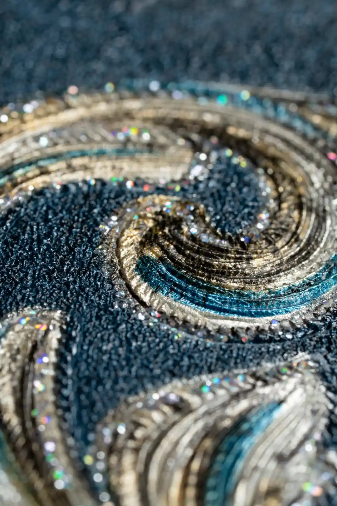 Wallpaper rolls needed chart showing quantities by wall length and ceiling height