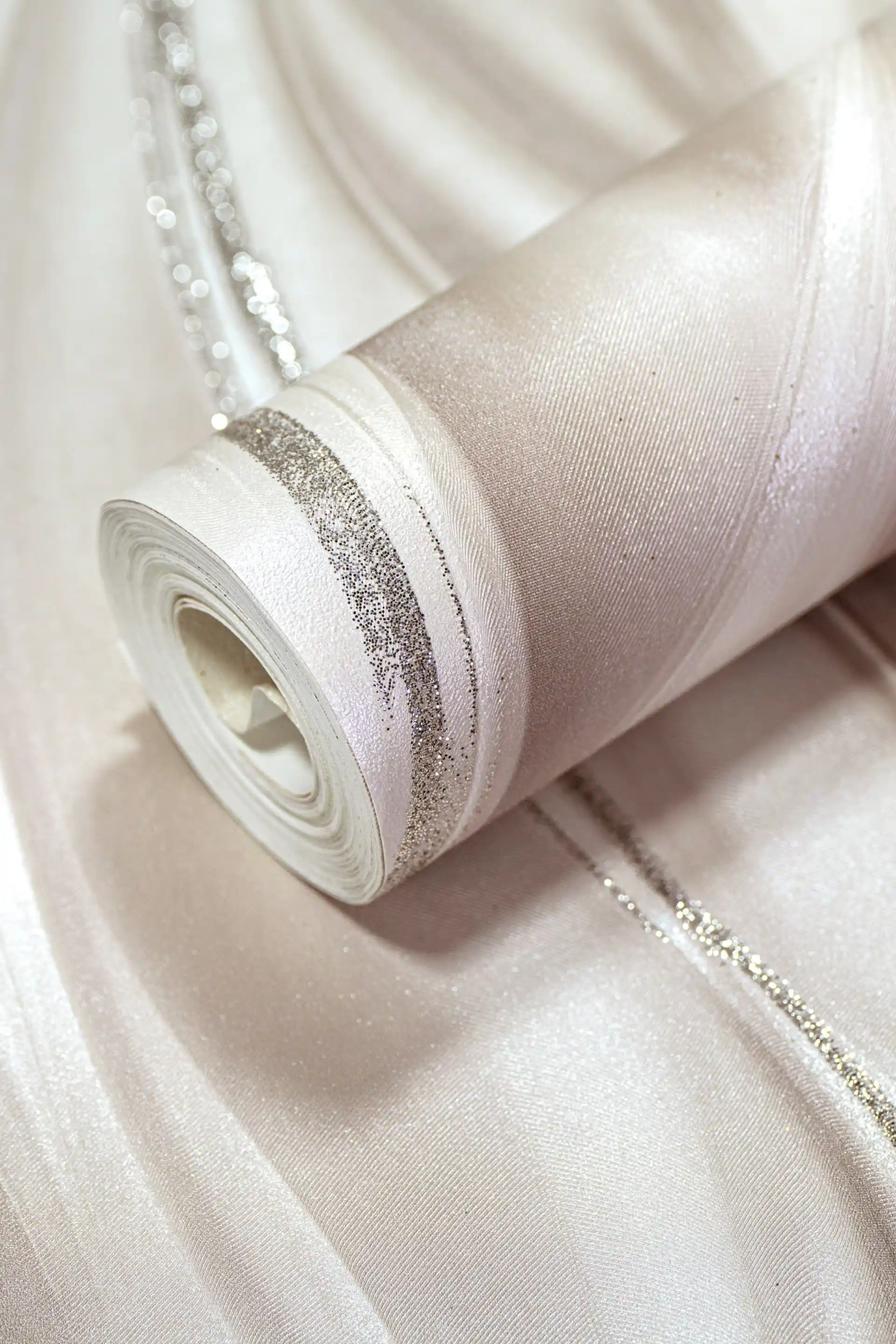 Pearl Wallpaper for Wall with Flowing Silk Waves and Silver Glitters