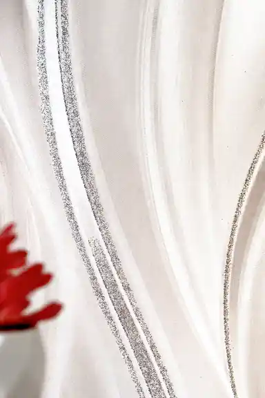 Close-up of pearl silk wave wallpaper showing flowing cream wave texture with silver glitter accent lines